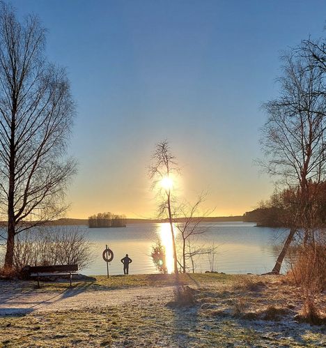 Tälle talvelle perin ”outo valoilmiö” joulukuussa Halkoniemessä rannassa.
