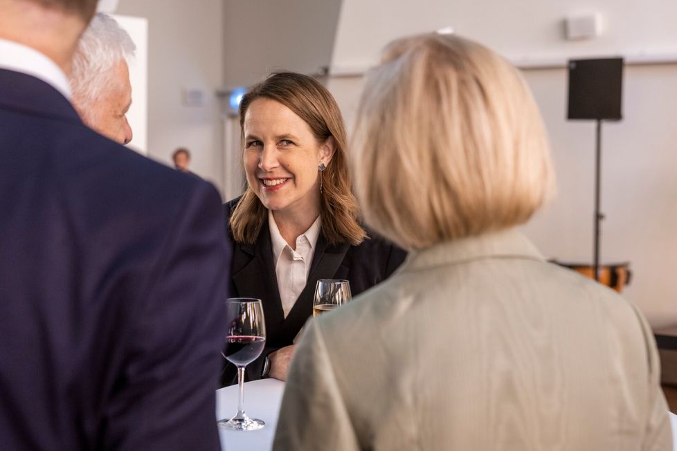 Stubbilla on ollut tapana ottaa eri puolueiden edustajia mukaan vierailuilleen. Veronika Honkasalo (vas) kuului Suomen delegaatioon Stubbin Latvian-valtiovierailulla.