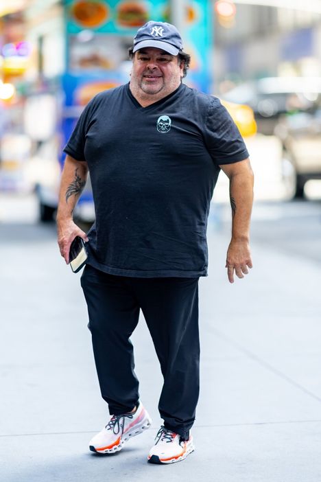 Big Ed nousi katsojien suureksi inhokiksi ja samalla koko 90 päivää morsiamena -sarjan vihatuimmaksi mieheksi, kun kamerat seurasivat hänen ja filippiiniläisen Rosen rakkaustarinaa. Brown moitti sarjassa muun muassa tyttöystävänsä hygieniaa, säärikarvoja ja asuinolosuhteita.