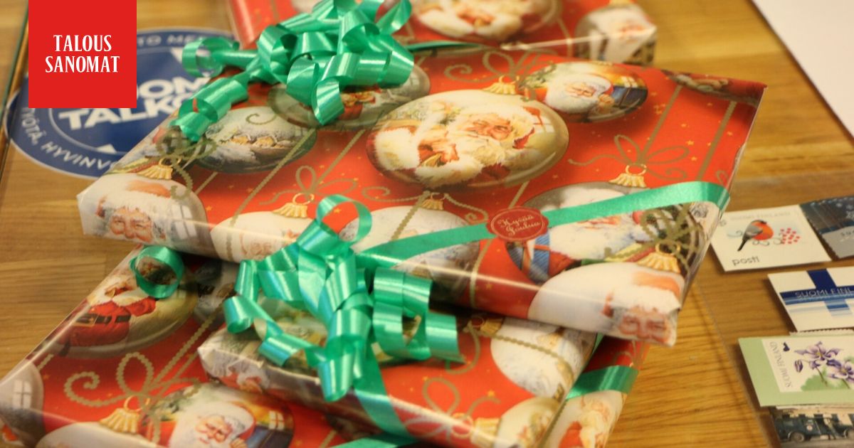 Moni suomalainen myy joululahjoja Torissa