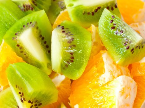 Kiivissä on enemmän C-vitamiinia kuin appelsiinissa.