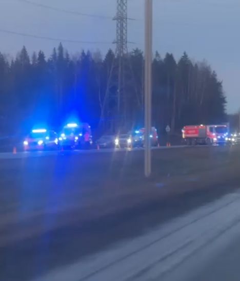 Onnettomuus aiheutti merkittävää liikennehaittaa.