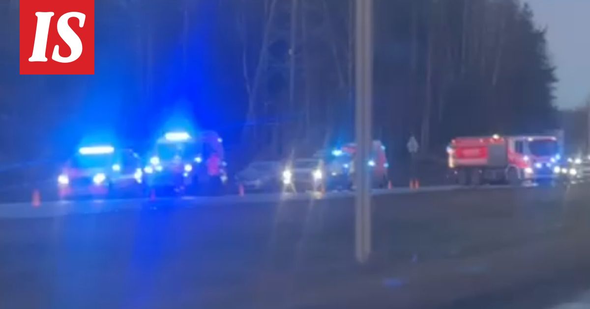 Kahdeksan auton ketjukolari Lahdenväylällä - Ilta-Sanomat