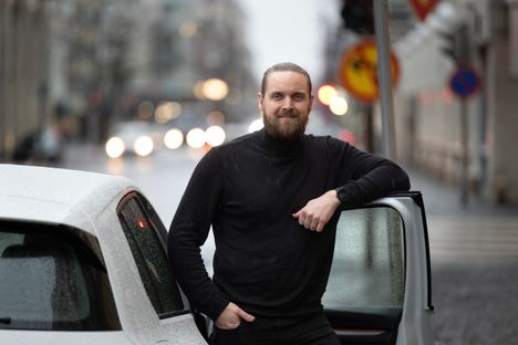 Liikenneopettaja Aleksi Hietava pitää hyvänä asiana, että ajokorttilakia nyt uudistetaan, vaikka toivookin tämänhetkisiin suunnitelmiin peilattuna myös isompia muutoksia. ”Mitkä tahansa mahdollisuudet, joita sinne saadaan lisää ja joilla voidaan kuljettajiin vaikuttaa ovat sinänsä positiivisia. Vielä kun opetus olisi mahdollisimman paljon tulevaa kuljettajaa hyödyttävää.” 