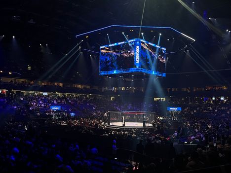 Ice Cage 6 otellaan Espoossa Metro-areenassa.