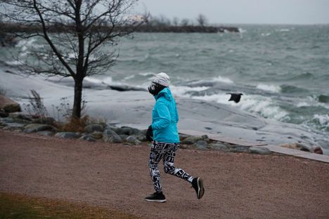 Myös etelään on luvassa kovia tuulenpuuskia.