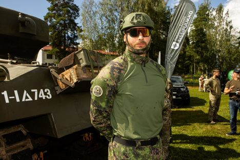 Ilta-Sanomat tapasi Joonas Kuivalaisen elokuussa Maailman vahvin sotilas -kilpailun pressitilaisuudessa.