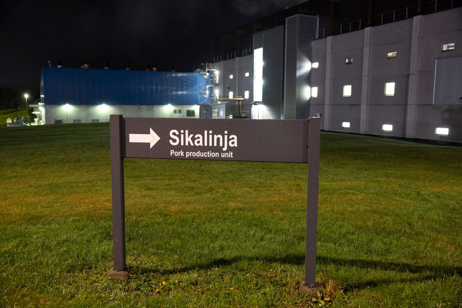 Atrian tehtaalla nurmossa käsitellään 56 miljoonaa kiloa sianlihaa joka vuosi.