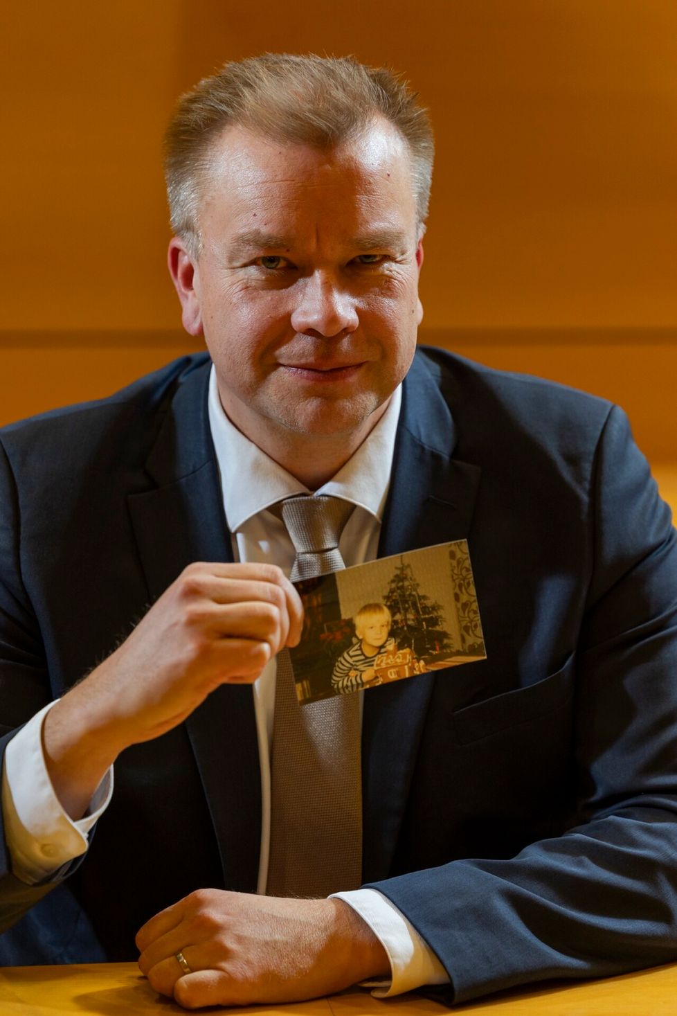 Kaikkosen perheen jouluperinteisiin kuuluu piparkakkutalon rakentaminen.