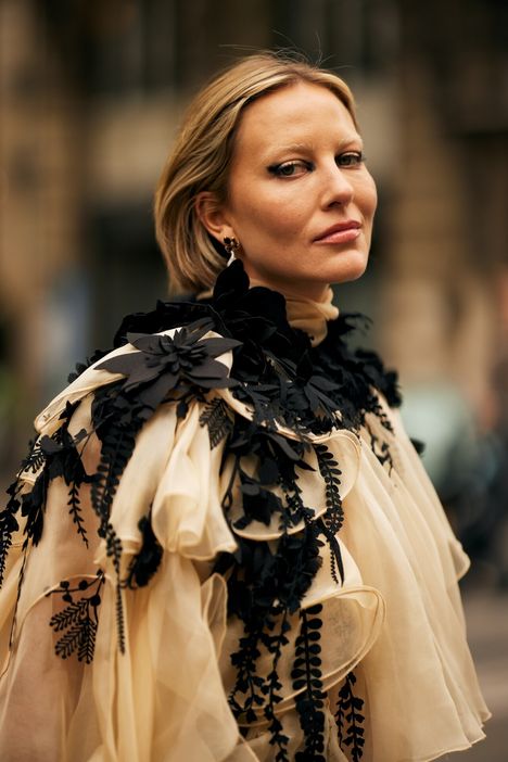 Vaalea tukka ja vaaleat kulmakarvat on pettämätön yhdistelmä.