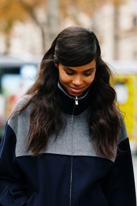 Tukka vedetään taas pinnillä otsalle.