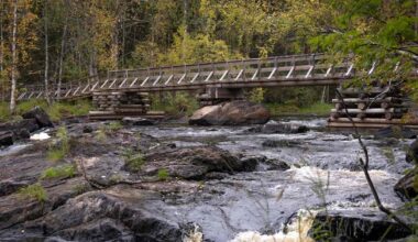 Matkailuauton ikkunoita rikottiin ilmakiväärillä Rovaniemellä – ulkomaalaisperhe nukkui parkkialueella vahingonteon aikana | Kotimaa