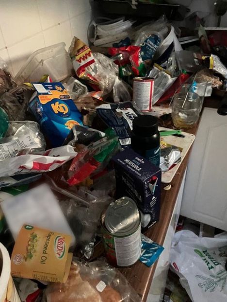 Keittiössä oli pilaantuneita elintarvikkeita.