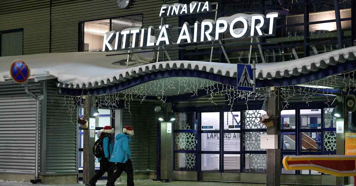 Kittilässä matkustajakone ja pienkone ajautuivat lumipenkkaan kovan tuulen takia | Uutisia lyhyesti