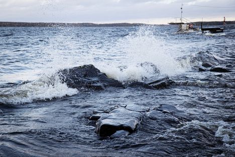 Hannes-myrsky virittelee tuloaan Tampereen Rauhaniemessä alkuiltapäivällä lauantaina 27. joulukuuta.