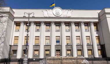 Ukrainan parlamentissa muhii korruptioskandaali – mediatiedot: Tutkinta kohdistuu presidentin lähipiiriin | Ulkomaat