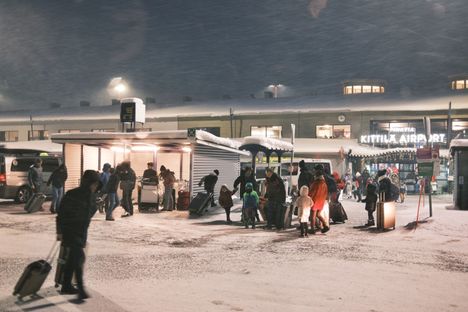 Kittilän lentokentällä tuiversi kova tuuli kolmen aikaan lauantai-iltapäivänä.