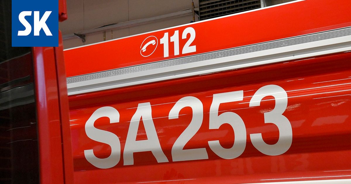 Auto törmäsi valaisinpylvääseen Kasitiellä Porissa