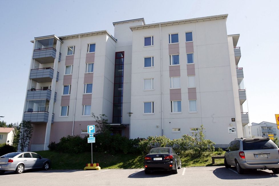 Äiti kuristi kolme lastaan Espoossa 2007.