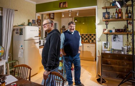 Simo saa katsojilta eniten palautetta hersyvästä naurustaan, jota jotkut pitävät ärsyttävänä.