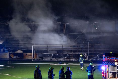 Päätykatsomon raunio odottaa purkulupaa.