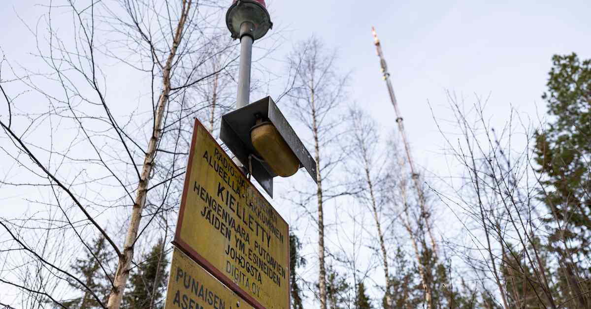 Poliisi epäilee rikosta Tampereen Teiskossa tapahtuneessa radiomastoputoamisessa – kiipeämisen taustalla somehaaste | Kotimaa