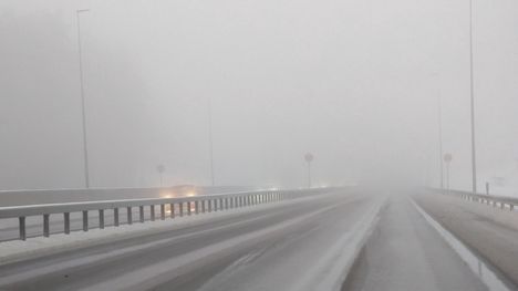 Rannikoiden läheisyydessä on mahdollisuuksia reippaampiin lumikuuroihin.