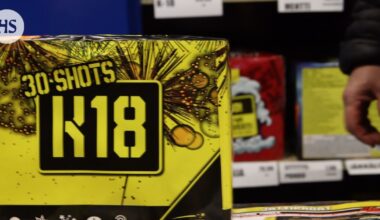 Teinijoukko häiriköi ilotulitteilla niin, että poliisi otti Herttoniemen tarkkailuun