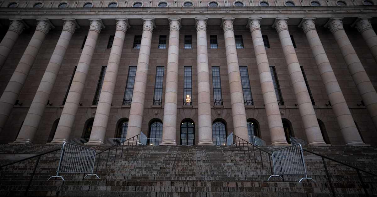 Stubb hyväksyi lain eduskunnan turvatoimien kiristämisestä | Kotimaa