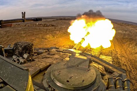 Venäjän panssarijoukot harjoittelivat Luhanskissa marraskuussa.