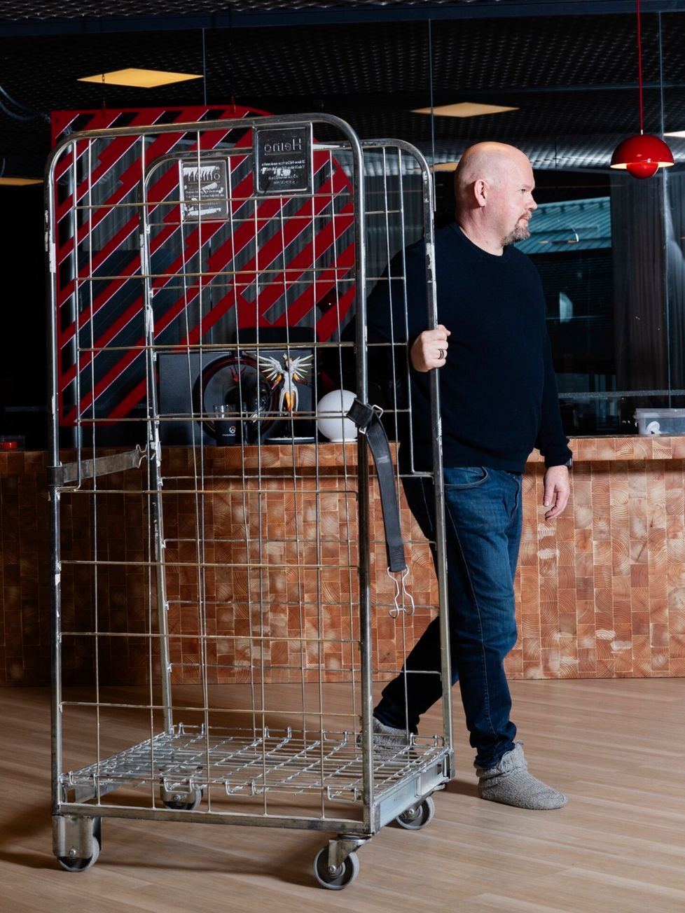 Redhill Gamesin toimitusjohtaja Matias Myllyrinne palasi lähes tyhjälle toimistolle pakkaamaan viimeisiä tavaroita. Peliyhtiö työllisti suurimmillaan jopa 70 ihmistä, nyt se sulkee ovensa.