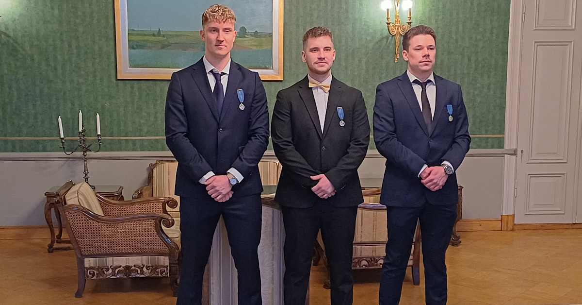 Vartija ja kaksi järjestyksen­valvojaa pelastivat 12-vuotiaan, jota oli puukotettu – saivat nyt arvokkaan tunnustuksen | Pohjois-Pohjanmaa