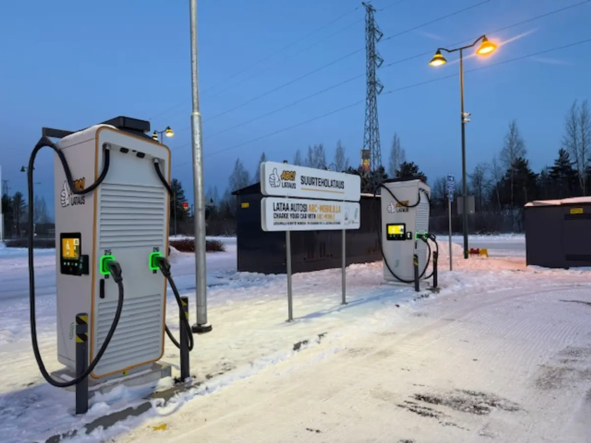 ABC Hyvinkään latauspalvelut laajenevat – 16 uutta suurteholatauspistettä – HOK-Elanto