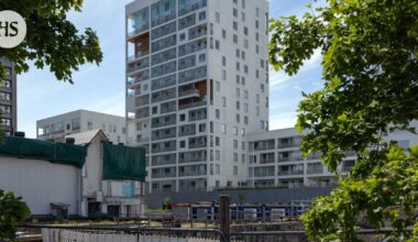 Asukkaat joutuvat toistuvasti soittamaan poliisin lasten leikin vuoksi uudessa tornitalossa Helsingissä