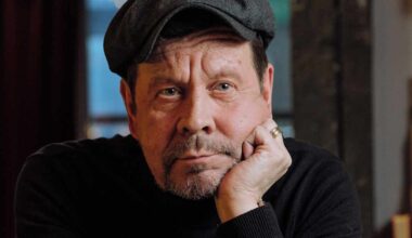 Yle muistaa suomirockin legendaa – lauantain suorassa tv-lähetyksessä Pate Mustajärveä muistelevat soittokaverit ja ystävät | Kotimaa