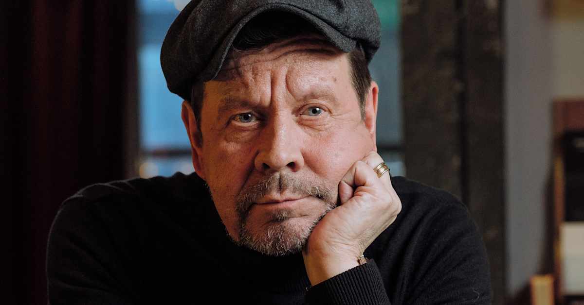 Yle muistaa suomirockin legendaa – lauantain suorassa tv-lähetyksessä Pate Mustajärveä muistelevat soittokaverit ja ystävät | Kotimaa