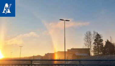 Uudenvuodenaattona moni näki taivaalla upeita kaaria – asiantuntija kertoo, mistä valoilmiöt johtuvat