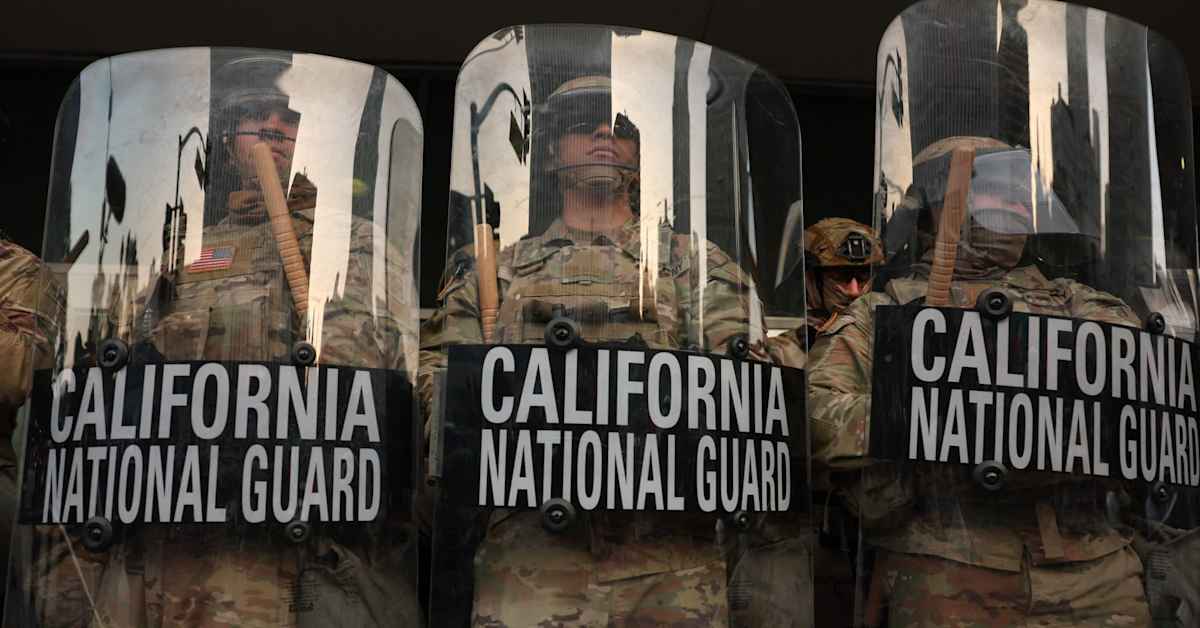 Trump: Kansallis­kaartin joukot vedetään pois Chicagosta, Los Angelesista ja Portlandista | Uutisia lyhyesti