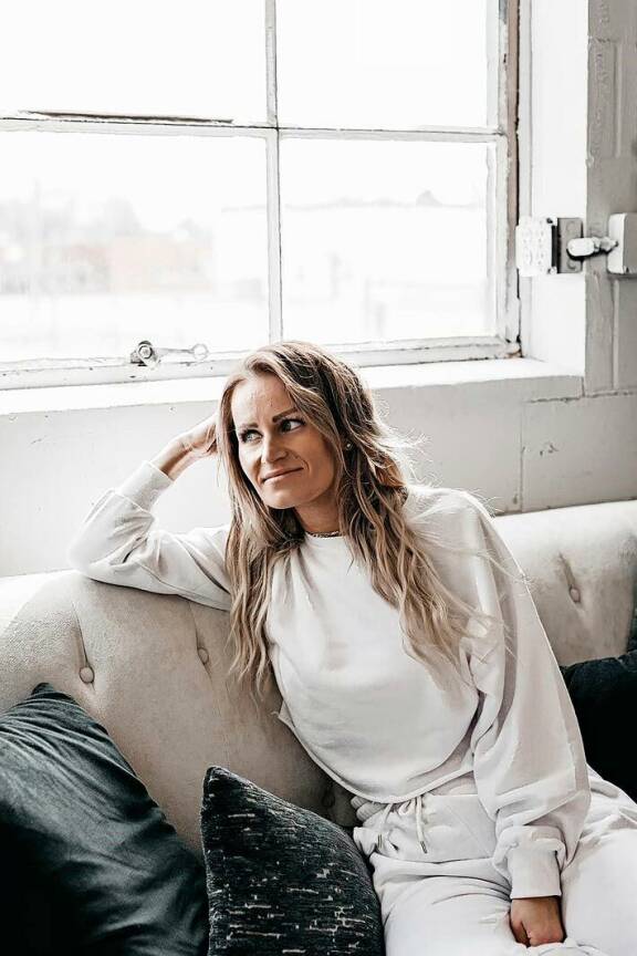 Helena haluaisi saada Jenkeistä joulukuusenkoristeet.