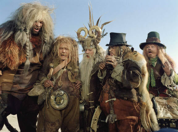 Rölli ja metsänhenki -elokuva sai ensi-iltansa vuonna 2001. Kaikkiaan Röllistä on tehty viisi elokuvaa, joista yksi on animaatio.