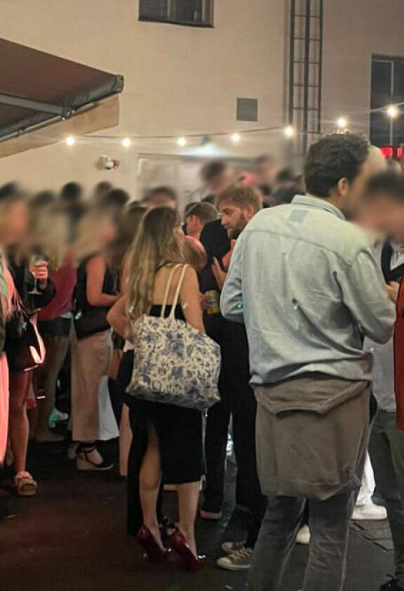 Yökerhon trendimusiikki ei laittanut Kertun ja Joelin tanssijalkaa vipattamaan.