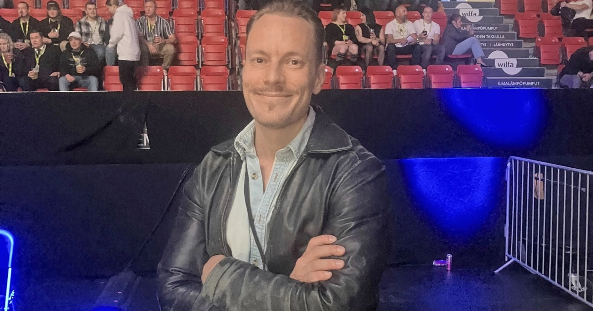 Salakuvat: Markus Räikkönen hotelliaamiaisella söpössä seurassa