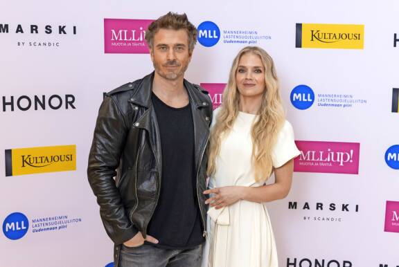 Lotan ja Sebastianin rakkaustarina sai alkunsa vuonna 2023.