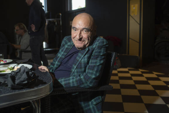 Ramu naureskelee kaikkien olevan nykyisin huolissaan.