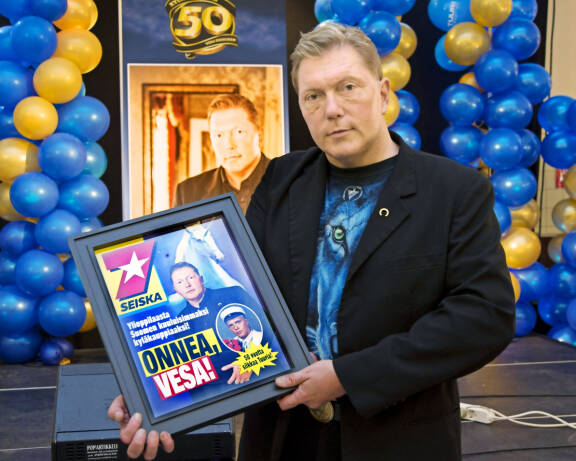 Vesa Keskinen sai Seiskalta 50-vuotislahjaksi ikioman synttärilööpin kesällä 2017.