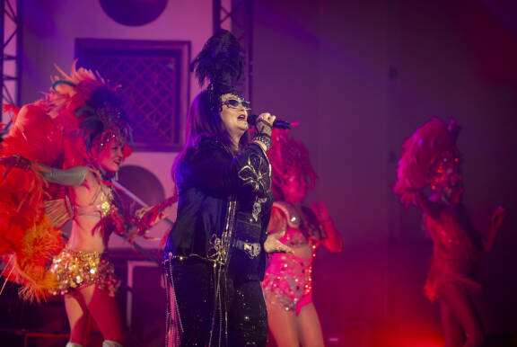 Meiju on jo aiemmin lainannut burleskielementtejä omaan lavashow´hunsa.