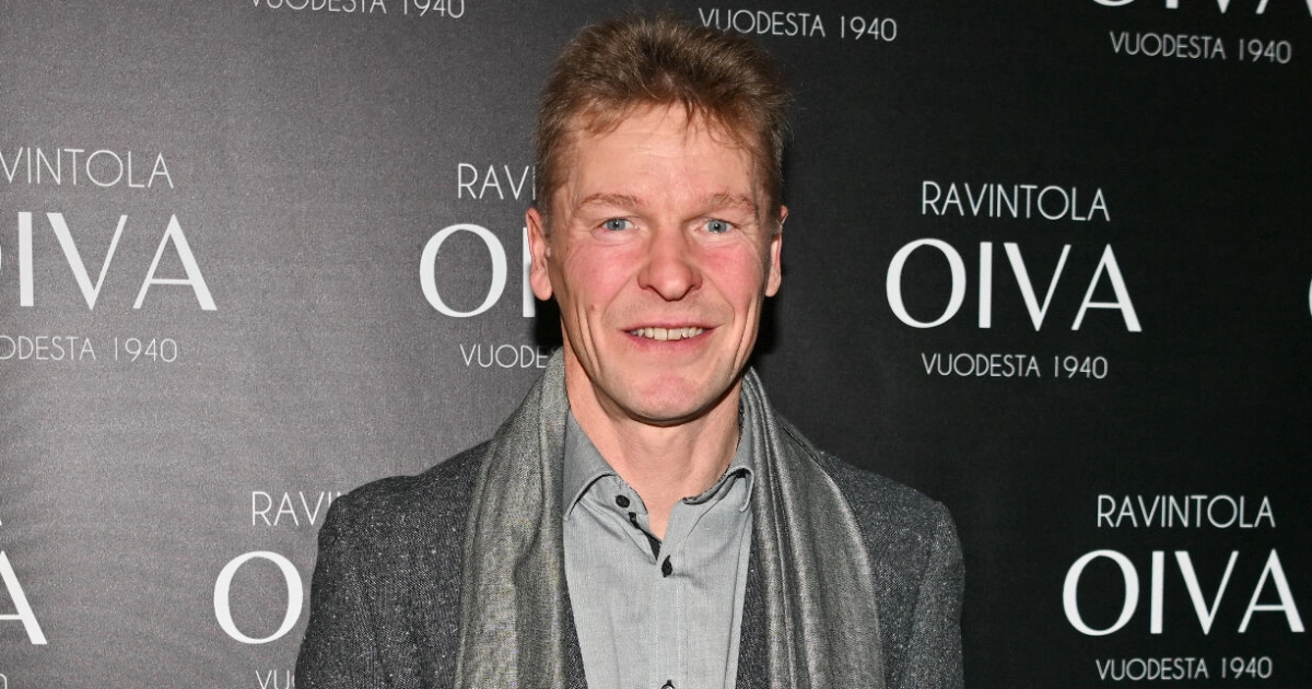 Toni Nieminen yllätti Rukan jatkobileissä - katso video lauluesityksestä