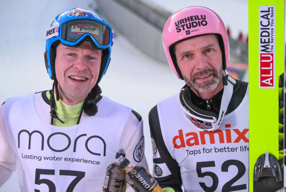 Toni ja Janne ovat valloittaneet Rukatunturin suurmäen lisäksi myös Rukan bilepaikat.