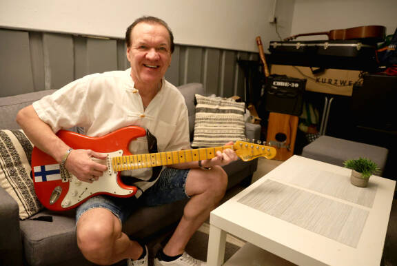 T.T. Purontaka poseeraa Seiskalle joulukuussa 2025 Espanjassa.