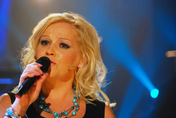 Eija on nähty vuosien saatossa myös eri tv-ohjelmissa. Kuva Tartu mikkiin ohjelmasta 2010.